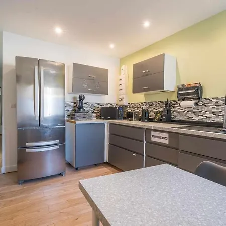 Rum i privatbostad 26m - Salon Et Kitchenette Prive - Wifi *